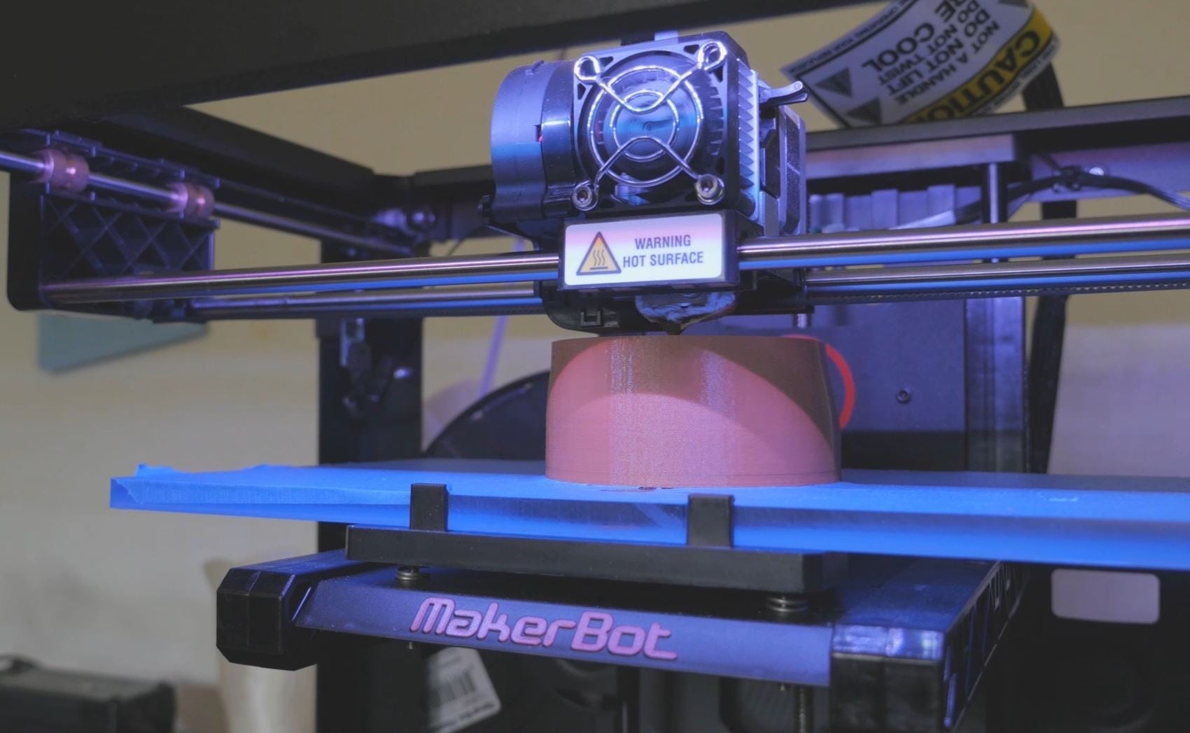 Makerbot 3D printer prints a socket