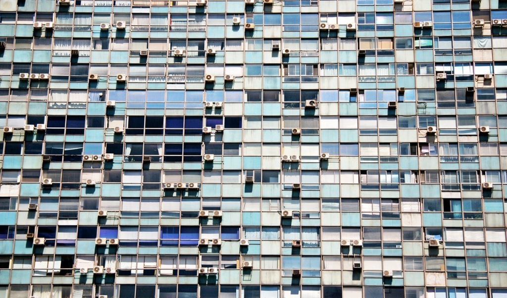 best way to keep cool without air conditioning